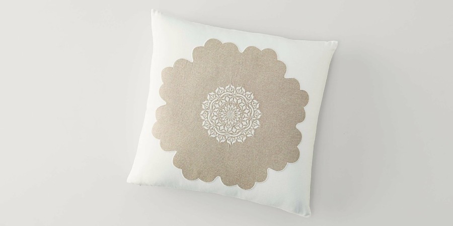 Bedding Bassett | Macon Square Pillow