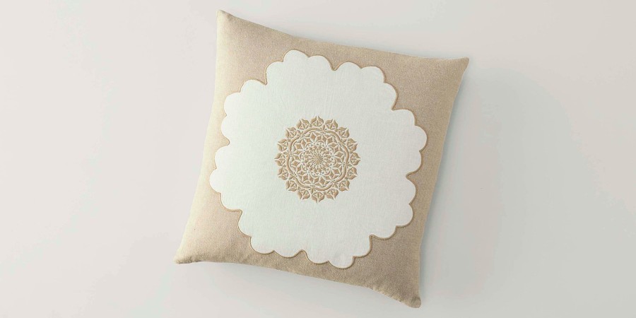 Bedding Bassett | Macon Square Pillow