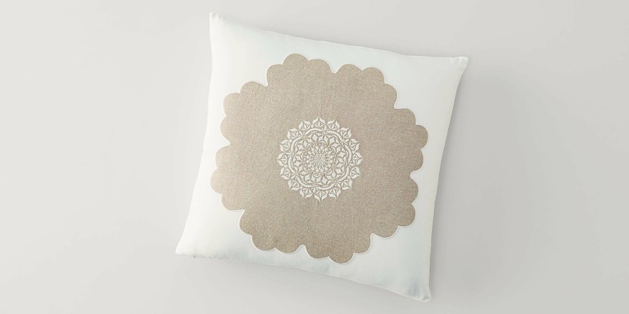 Bedding Bassett | Macon Square Pillow