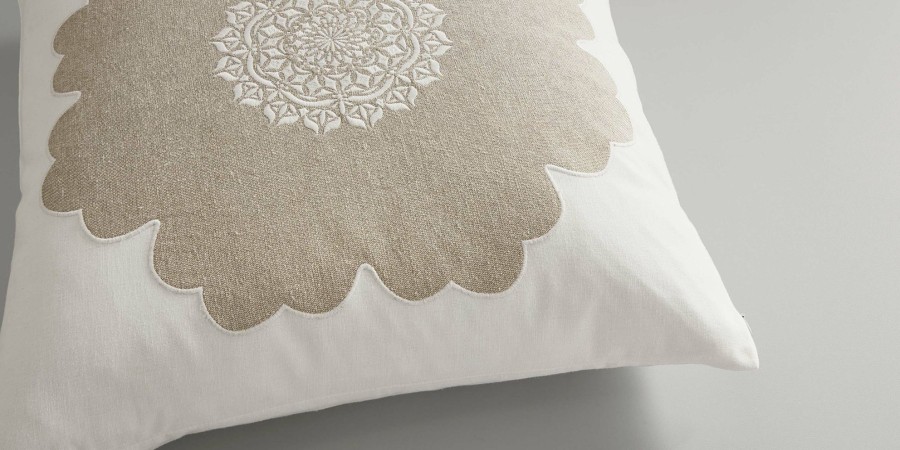 Bedding Bassett | Macon Square Pillow